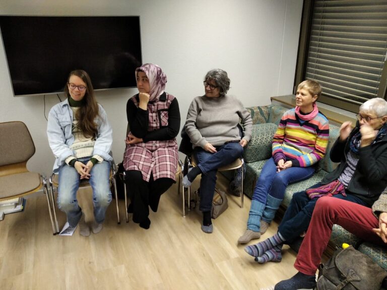 Dinlerin yuvarlak masası