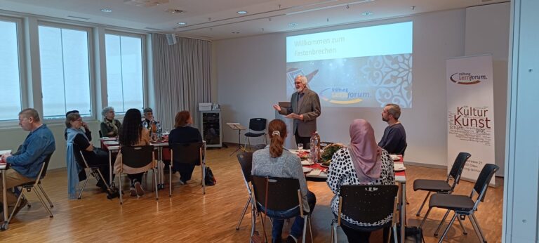 Orucu bozmaya davet edildi